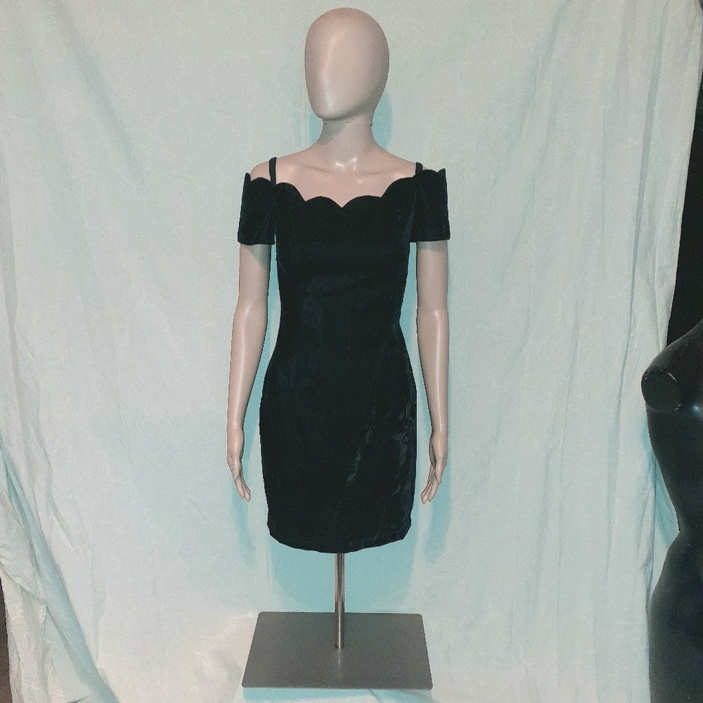 SOLD. ====== 80s black velvet off shoulder cocktail dress